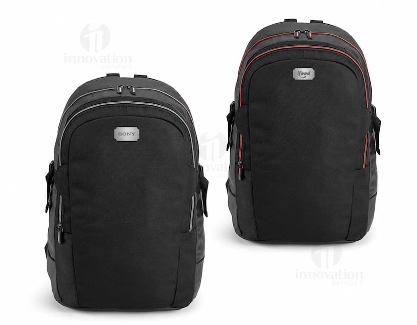 Mochila para notebook em couro moderna e prática, perfeita para suas viagens ou jornadas diárias. Com alça ajustável e fecho em zíper, é o acessório ideal para manter seus equipamentos seguros e com muito estilo. Essa bolsa de couro é item indispensável para quem busca praticidade e elegância.