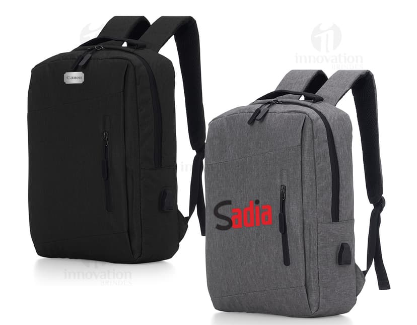 Mochila de couro retro, perfeita para suas viagens e passeios. Com design fashion e detalhes em couro, é o acessório ideal para quem busca estilo e funcionalidade. Leve, espaçosa e com alça resistente, essa mochila é a escolha perfeita para suas aventuras ao redor do mundo. Adquira já a sua e esteja preparado para qualquer viagem!