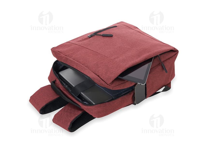 Mochila de couro retro para viagem com estilo e sofisticação. Ideal para sua próxima aventura ao redor do mundo. Acessório essencial para quem busca praticidade e elegância. Garanta a sua!