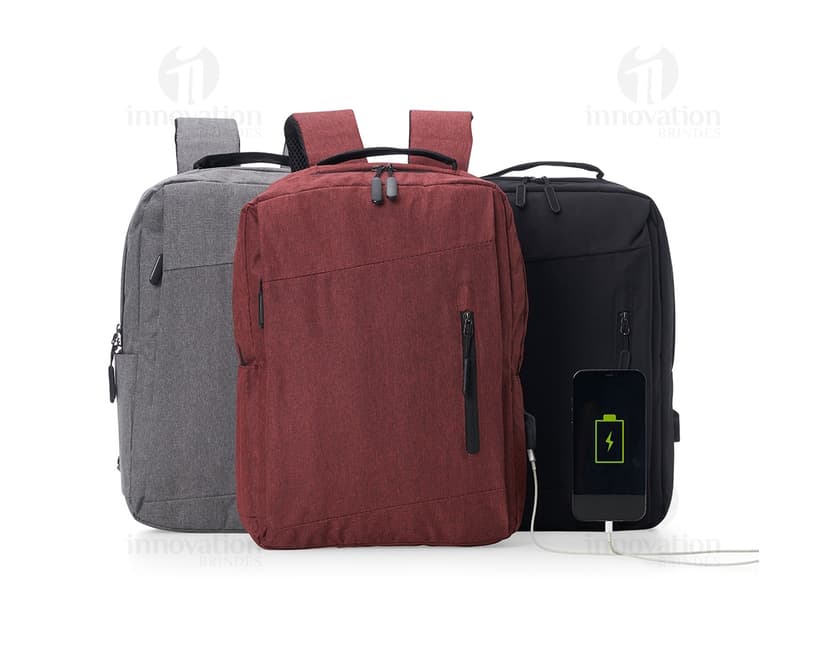 Mochila retrô em couro para viagem, perfeita para suas aventuras pelo mundo. Com design fashion e alça resistente, ideal para levar em viagens de avião ou passeios de barco. Leve, prática e cheia de estilo, essa mochila é o acessório perfeito para quem está sempre em movimento. Garanta a sua agora e esteja preparado para suas próximas jornadas! #mochila #viagem #acessório #couro #design