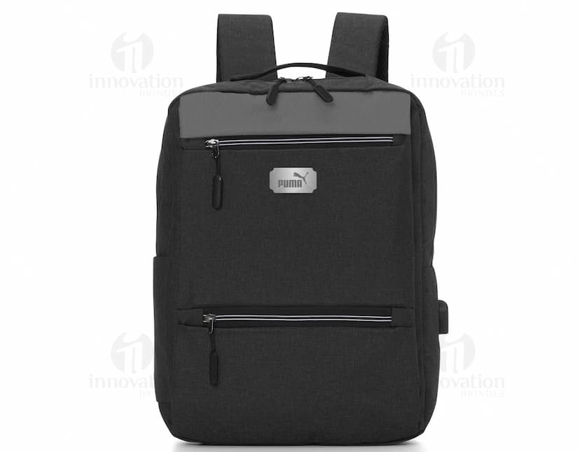 Mochila de couro preta para viagem, estilo moderno e elegante. Perfeita para negócios ou lazer. Com fecho em zipper e alças ajustáveis. Ideal para guardar seus pertences com segurança. Adquira já a sua e viaje com estilo!