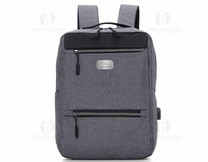 Mochila de couro preta para viagem e negócios, moderna e elegante. Ideal para transportar seu equipamento com estilo e segurança. Com alça e zíper resistente. Aproveite!