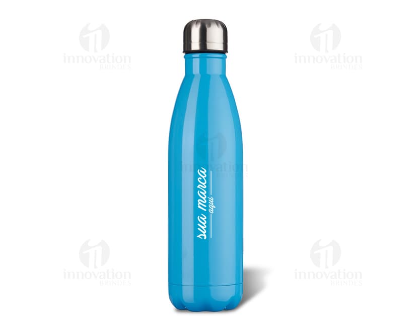 Garrafa Inox 750ml de alta qualidade para te acompanhar em todas as aventuras. Ideal para armazenar líquidos, desde água até produtos de higiene ou limpeza. Feita de material resistente, é perfeita para manter a sua bebida sempre fresca. Aproveite a praticidade e sustentabilidade deste produto, que pode ser reutilizado inúmeras vezes. Garanta a sua garrafa Inox 750ml agora mesmo e adote um estilo de vida mais saudável e ecológico.