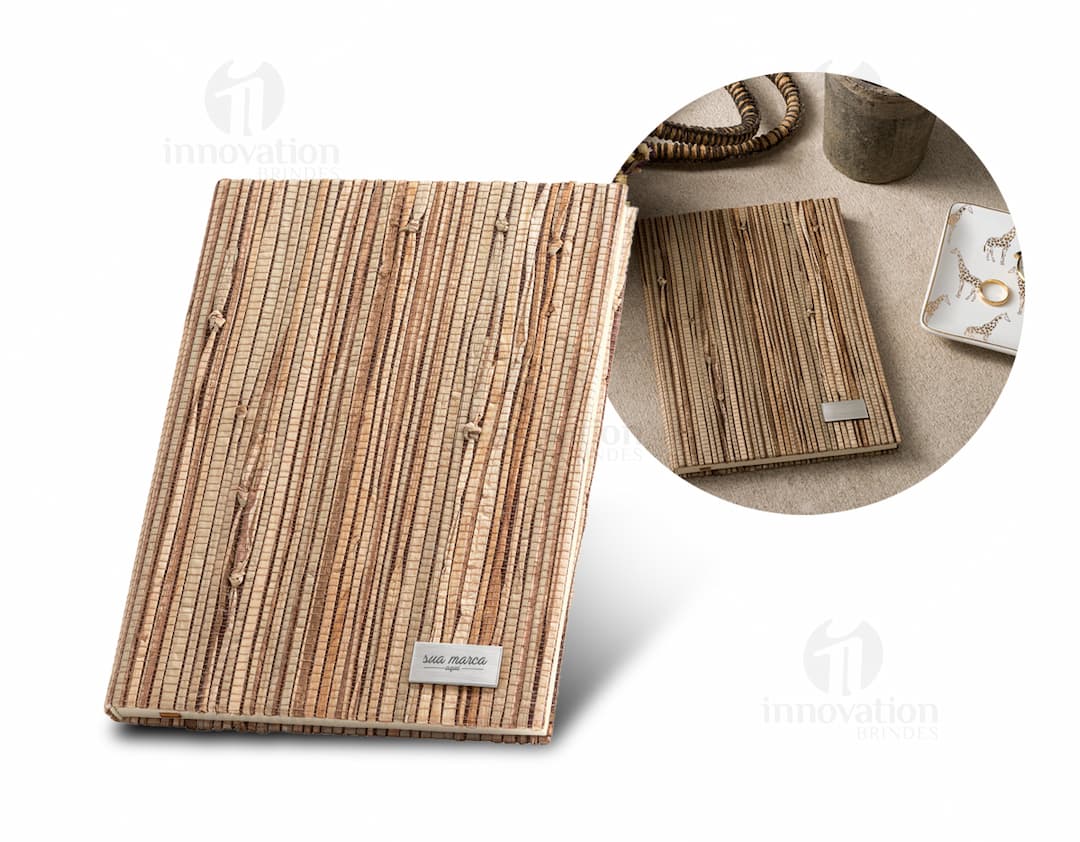 Bloco de Anotações A5 em Madeira - Perfeito para anotações escolares e de negócios. Ideal para organizar informações importantes. Design vintage e elegante.