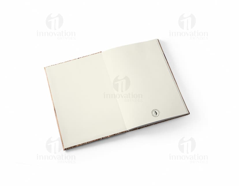 Bloco de anotações A5 de madeira antiga e papel de alta qualidade. Perfeito para registrar suas ideias e pensamentos. Ideal para negócios, estudos e muito mais. Adquira já o seu! Ideal para quem busca organização e praticidade no dia a dia. Aproveite!