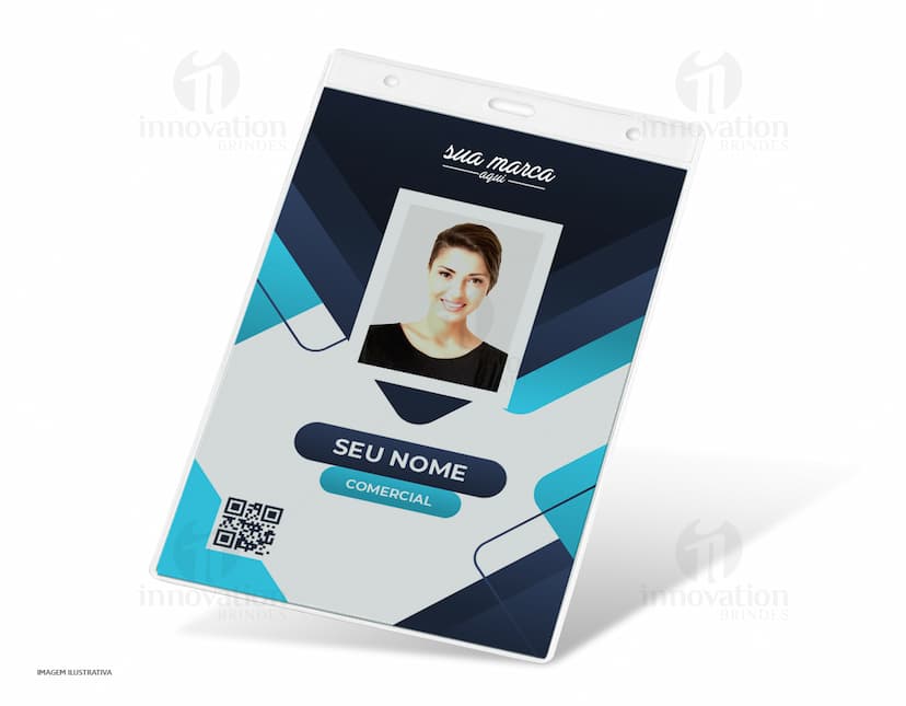Porta Crachá - O acessório ideal para quem busca praticidade e organização! Com design moderno e funcional, este porta crachá é perfeito para identificação em eventos, congressos e feiras. Feito com material resistente e leve, garante durabilidade e praticidade no dia a dia. Mantenha seus documentos sempre à mão de forma segura e elegante. Esteja sempre preparado e destaque-se com o porta crachá ideal para você!