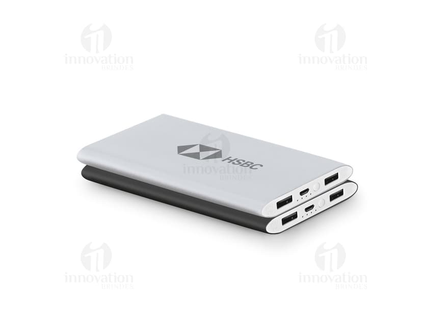Power Bank 7600 mAh preto com design moderno, ideal para carregar dispositivos eletrônicos como celulares, tablets e laptops. Compacto e portátil, possui capacidade de armazenamento de energia com entrada USB, perfeito para uso em viagens, escritório ou em casa. Ótima opção para manter seus aparelhos carregados durante o dia a dia.