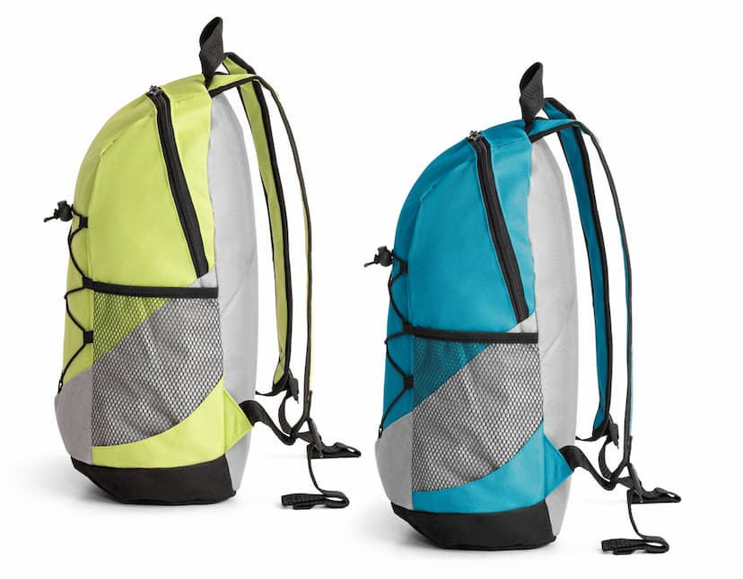 Mochila de couro elegante, ideal para uso casual. Perfeita para quem busca praticidade e estilo retro. Com alça de mão e alças ajustáveis, é um acessório clássico e versátil. Fechamento em zíper, feita em nylon resistente. Adquira já a sua e esteja sempre na moda!