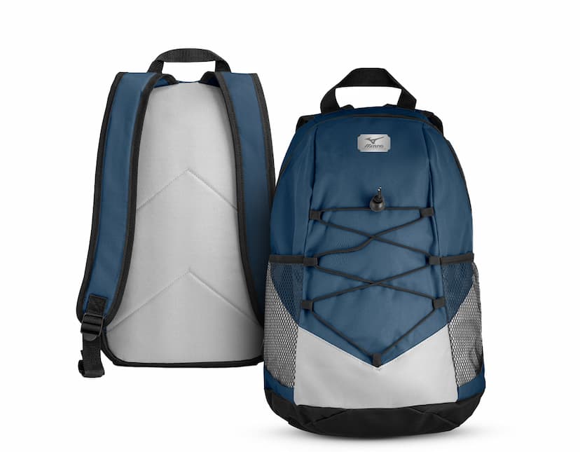 Mochila em couro elegante e clássica, ideal para o dia a dia. Com alças ajustáveis e detalhes em nylon, é perfeita para quem busca praticidade e estilo. Versátil e atemporal, é o acessório perfeito para completar seu look. Adquira já a sua!