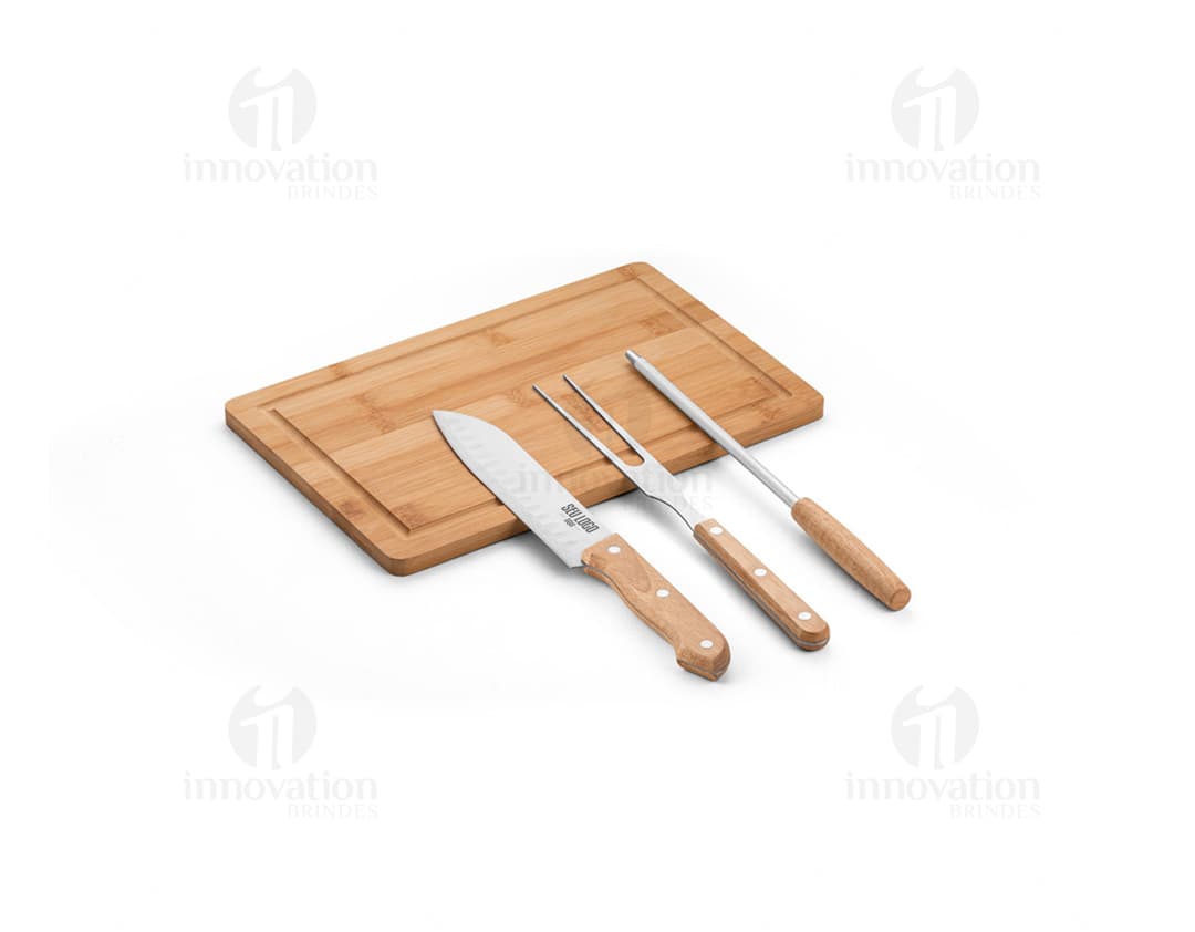 Kit Churrasco: Facas e garfos de aço inoxidável com cabo de madeira, ideais para cortar e preparar alimentos. Conjunto de utensílios de cozinha de alta qualidade para seu churrasco.