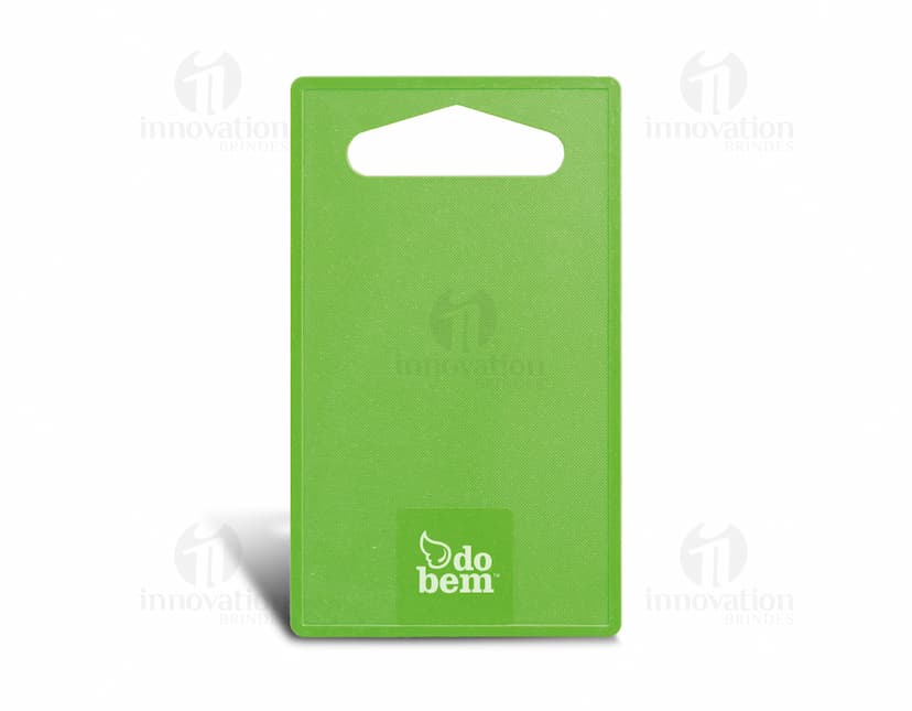 Tábua de Corte em Plástico Quadrada - Ideal para o seu negócio! Com design clean e blank, essa tábua é perfeita para o armazenamento e corte de alimentos. Aproveite este item de qualidade para facilitar o dia a dia na cozinha!