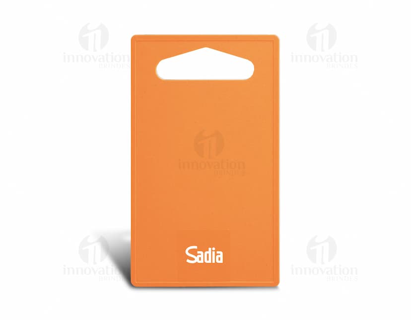 Tábua de corte de alta qualidade, ideal para sua cozinha! Feita em plástico resistente, possui design moderno e prático. Perfeita para cortar seus alimentos de forma higiênica e segura. Aproveite a praticidade deste item indispensável para o seu dia a dia na cozinha. Adquira já a sua!