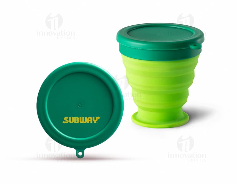 Copo dobrável de 240 ml - Perfeito para levar aonde você for! Prático, resistente e compacto, este copo é ideal para quem busca praticidade no dia a dia. Com design exclusivo e material plástico de alta qualidade, é a opção ideal para quem busca um brinde personalizado e funcional. Tenha sempre à mão seu copo dobrável, seja no escritório, em viagens ou em momentos de lazer. Leve agora o seu!