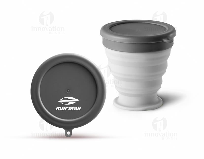 Copo Dobrável 240 ml - Prático e funcional, ideal para te acompanhar em todos os momentos. Feito de material plástico resistente, pode ser dobrado e guardado facilmente. Ideal para viagens, passeios e prática de esportes. Leve, compacto e fácil de transportar. Adquira já o seu!