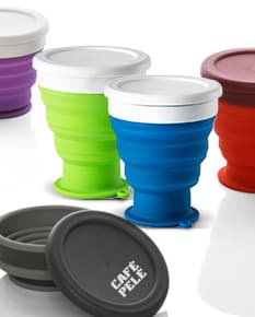 Copo dobrável 400ml em plástico resistente, ideal para levar onde quiser. Compacto, fácil de carregar e perfeito para manter suas bebidas sempre por perto. Ótima opção de brinde personalizado! Aproveite!