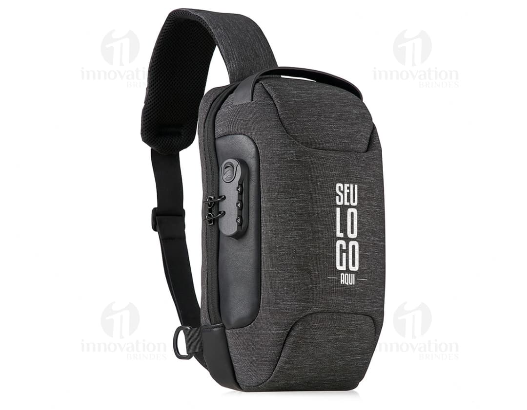 Mochila de couro moderna com alça e zíper, perfeita para viagens e negócios. Feita em nylon resistente e elegante, possui