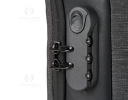 Mochila de couro moderna para viagem e negócios. Ideal para armazenar seus equipamentos com estilo. Feita em couro preto de