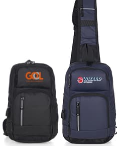 Mochila moderna em couro preto para viagem e fotografia. Com alça confortável, fecho em zíper e espaço para objetos pessoais e equipamento profissional. Ideal para viagens de negócios, passeios ou sessões de fotografia. A combinação perfeita de elegância, estilo e praticidade. Adquira já a sua!