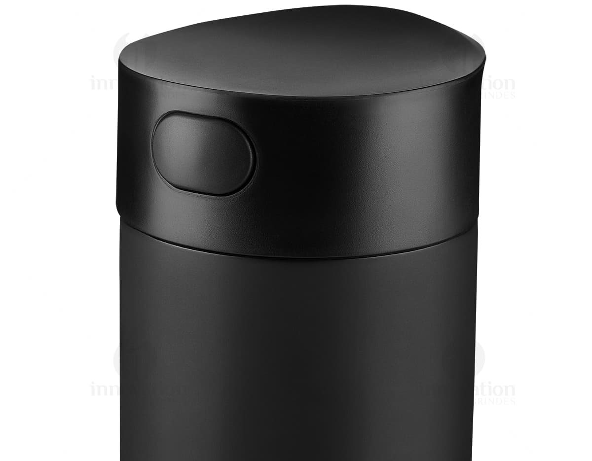 Copo 450ml de alta qualidade em plástico, ideal para armazenar líquidos com segurança. Perfeito para uso diário ou para brindes personalizados. Design clean e moderno, com alça para facilitar o transporte. A solução perfeita para suas necessidades de armazenamento e transporte. Garanta já o seu!
