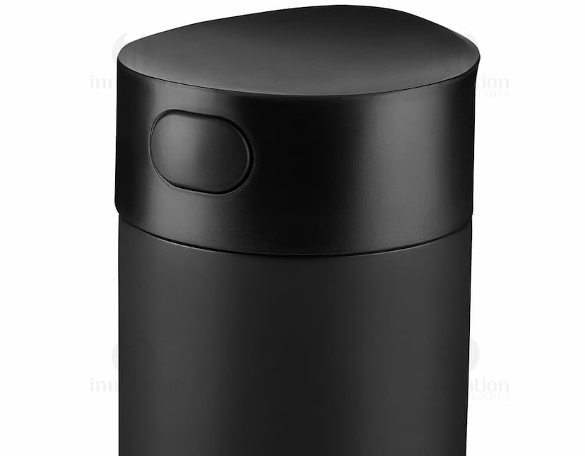 Copo 450ml de alta qualidade em plástico, ideal para armazenar líquidos com segurança. Perfeito para uso diário ou para brindes personalizados. Design clean e moderno, com alça para facilitar o transporte. A solução perfeita para suas necessidades de armazenamento e transporte. Garanta já o seu!