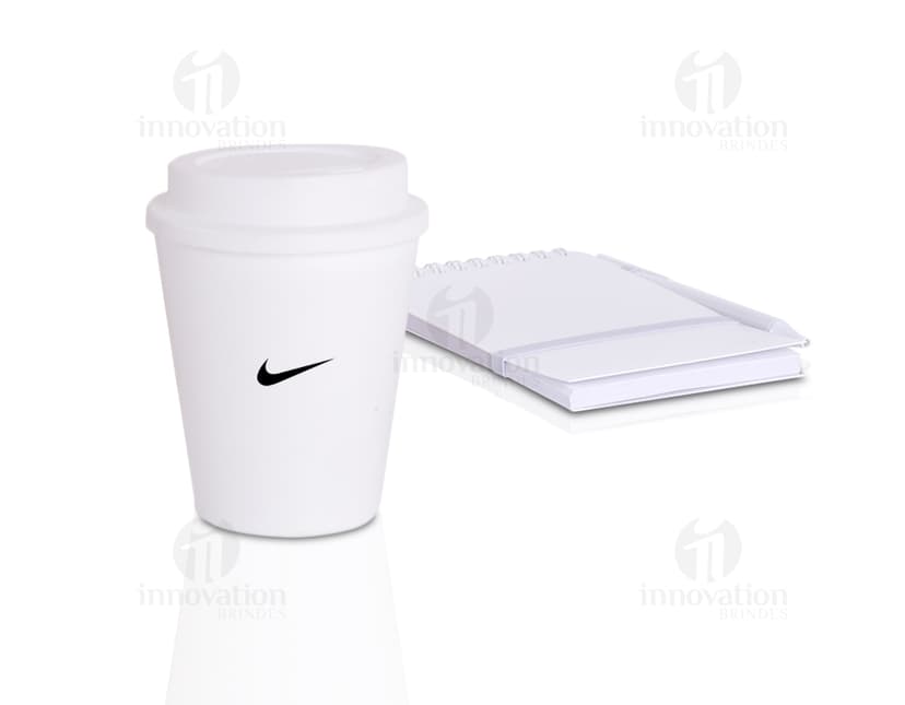 Kit de escritório 3 peças para organizar seu espaço de trabalho. Com design moderno, feito de plástico reciclável, este conjunto contém container, caixa e suporte para papel. Ideal para negócios, com tecnologia e financeira. A solução perfeita para manter seu desktop bonito e organizado. Adquira já o seu!