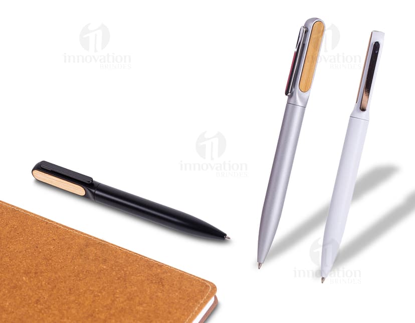 Caneta de metal cromado com cabo de plástico. Instrumento afiado e durável para assinaturas e escrita de alta qualidade. Ideal para uso em desktops.