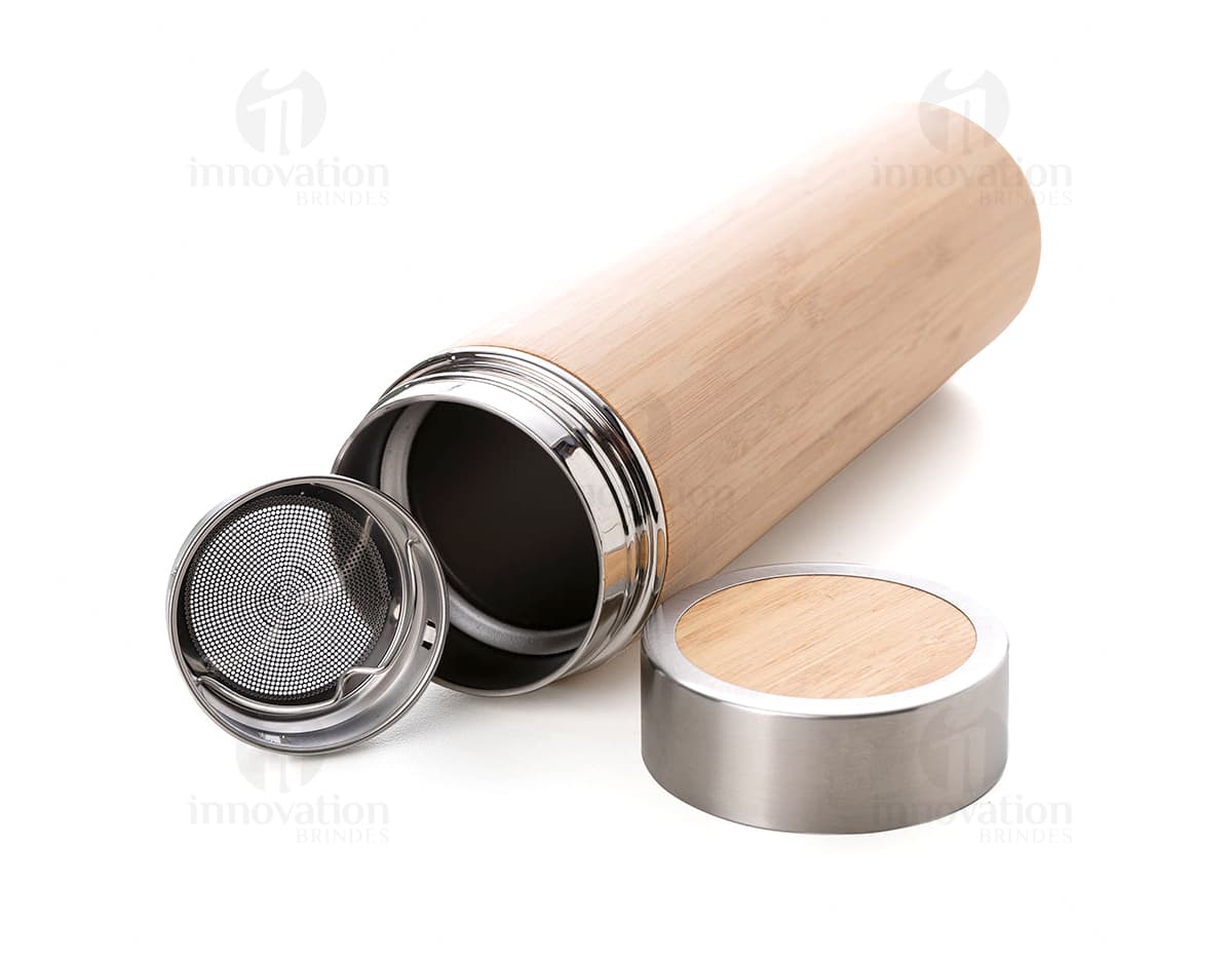 Garrafa térmica 400ml - Garanta suas bebidas sempre na temperatura ideal com esta garrafa térmica de 400ml. Fabricada em material de alta qualidade, é perfeita para transporte, seja no trabalho, academia ou ao ar livre. Mantenha-se hidratado com estilo e praticidade. Ideal para líquidos quentes ou frios. Aproveite!