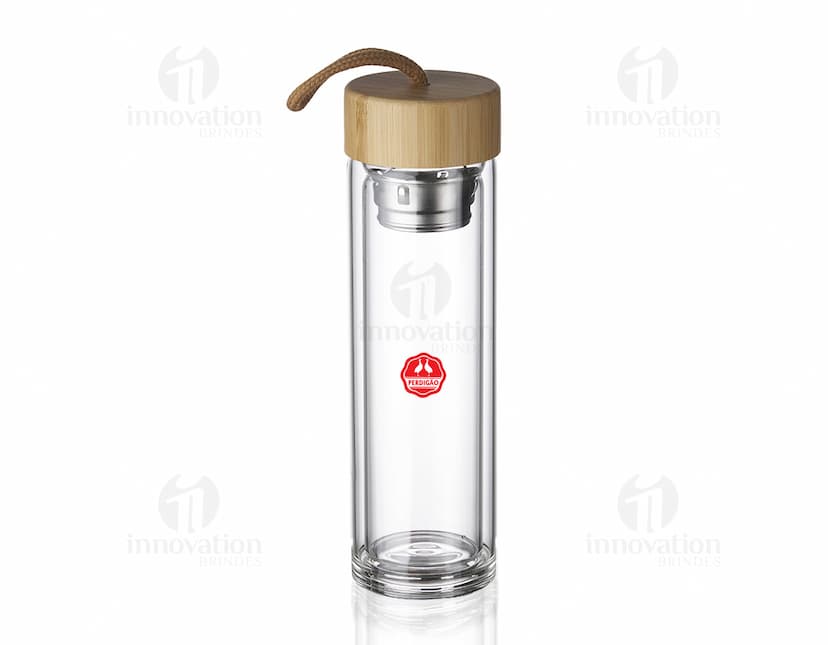 O Squeeze de Vidro 360ml é a escolha perfeita para quem preza pela elegância e qualidade na hora de se manter hidratado. Com seu design moderno e sofisticado, é ideal para quem busca praticidade e estilo. Garanta já o seu!