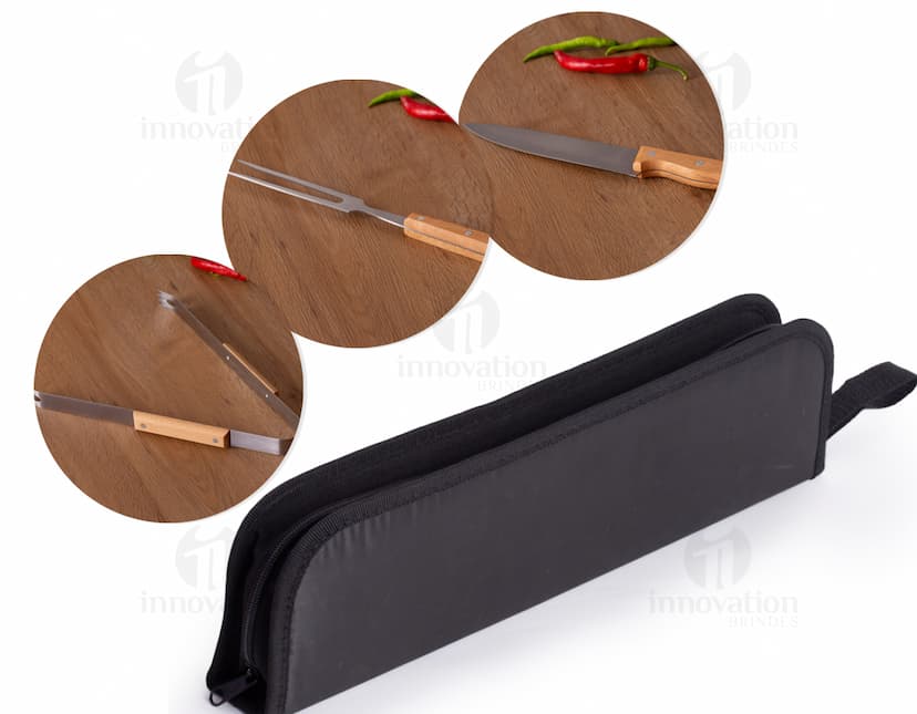Kit churrasco 3 peças em aço inoxidável, ideal para os amantes de churrasco! Com faca afiada, garfo resistente e pegador de alta qualidade, este conjunto é perfeito para suas confraternizações. Seja no campo, na praia ou em casa, tenha sempre em mãos o seu kit churrasco para garantir momentos inesquecíveis. Adquira já o seu!