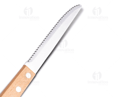 Kit churrasco com faca, garfo e espátula de aço inoxidável. Utensílios robustos e afiados, ideais para suas aventuras
