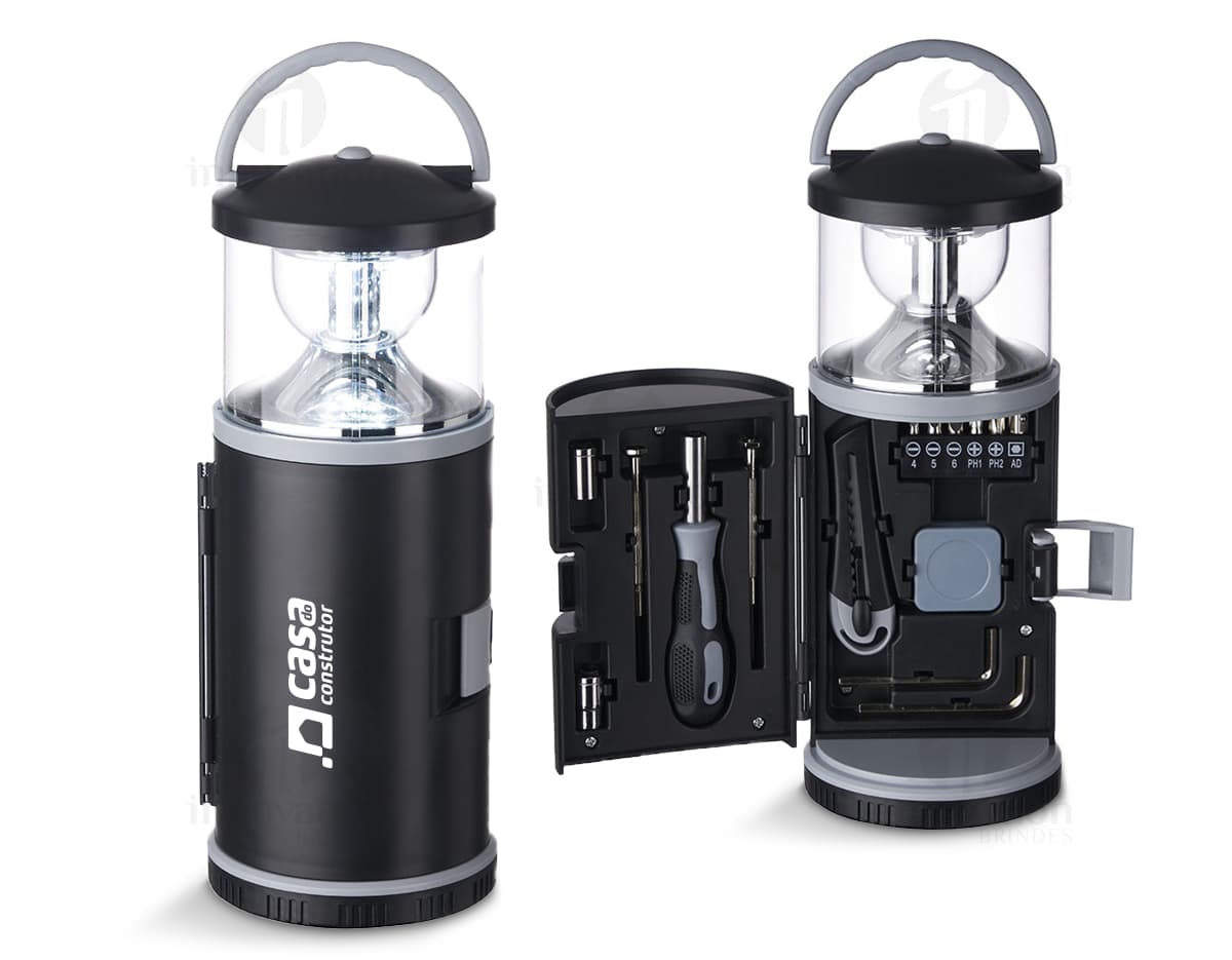 Kit de ferramentas com lanterna: tudo o que você precisa em um só lugar! Composto por equipamentos de plástico e alumínio de alta qualidade, esse conjunto é perfeito para quem busca praticidade e eficiência. Ideal para uso em casa, no trabalho ou em emergências, esse kit vem com uma lanterna potente e diversos utensílios indispensáveis. Garanta já o seu e esteja sempre preparado para qualquer situação!