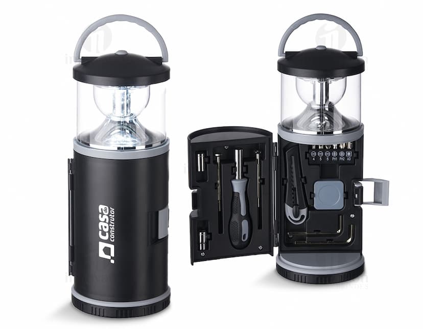 Kit de ferramentas com lanterna: tudo o que você precisa em um só lugar! Composto por equipamentos de plástico e alumínio de alta qualidade, esse conjunto é perfeito para quem busca praticidade e eficiência. Ideal para uso em casa, no trabalho ou em emergências, esse kit vem com uma lanterna potente e diversos utensílios indispensáveis. Garanta já o seu e esteja sempre preparado para qualquer situação!