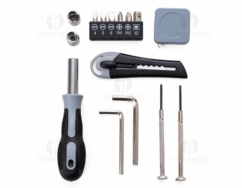 Kit de ferramentas com lanterna: o acessório perfeito para qualquer situação! Este conjunto inclui equipamentos de plástico e alumínio de excelente qualidade, ideais para uso em casa ou no trabalho. Com a praticidade de uma lanterna embutida, você terá sempre energia e iluminação garantidas. Adquira já o seu e esteja preparado para qualquer emergência. Ideal para uso isolado ou em conjunto com outros itens de sua coleção de ferramentas. Garanta já o seu kit ferramentas com lanterna e esteja sempre preparado para o inesperado!