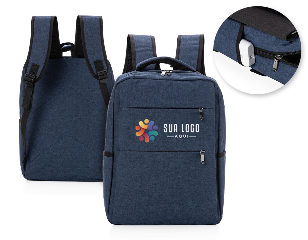 Mochila para notebook em couro preto, ideal para viagens de negócios. Moderna, elegante e segura, possui compartimentos amplos e fecho com zíper para transportar seu laptop com estilo. Perfeita para o homem de negócios que busca praticidade e sofisticação. Adquira já a sua e leve seu escritório para onde for!