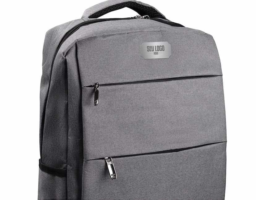 Mochila de couro preta para notebook, perfeita para viagens de negócios. Design elegante, fecho seguro com zíper e alça resistente para transportar com facilidade. Proteja seu equipamento com estilo e praticidade. Compre já e garanta sua elegância em qualquer ocasião!