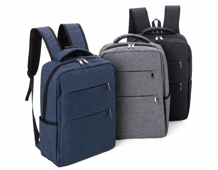 Mochila para notebook preta em couro, design moderno e elegante para viagens de negócios. Compartimento seguro e espaço para objetos pessoais. Confortável alça de transporte e fecho com zíper. Ideal para o homem de negócios que busca praticidade e estilo. Adquira já a sua na nossa loja online!