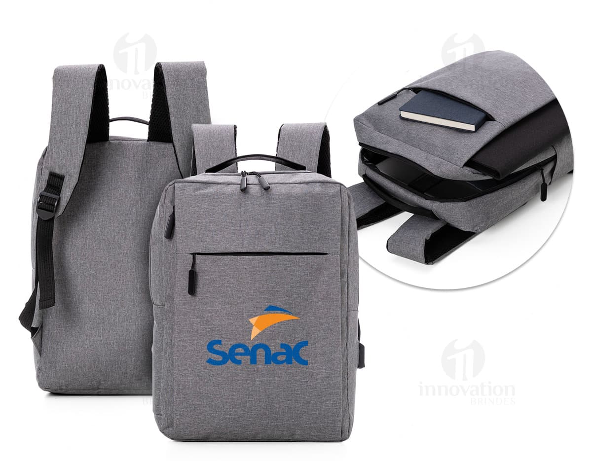 Mochila para notebook preta de couro moderna. Perfeita para transportar seu dispositivo eletrônico com segurança e estilo. Ideal para escritório, viagens ou reuniões de negócios. Confortável alça de ombro, compartimentos espaçosos e design elegante. Adquira já a sua! #mochila #notebook #couro #moderna