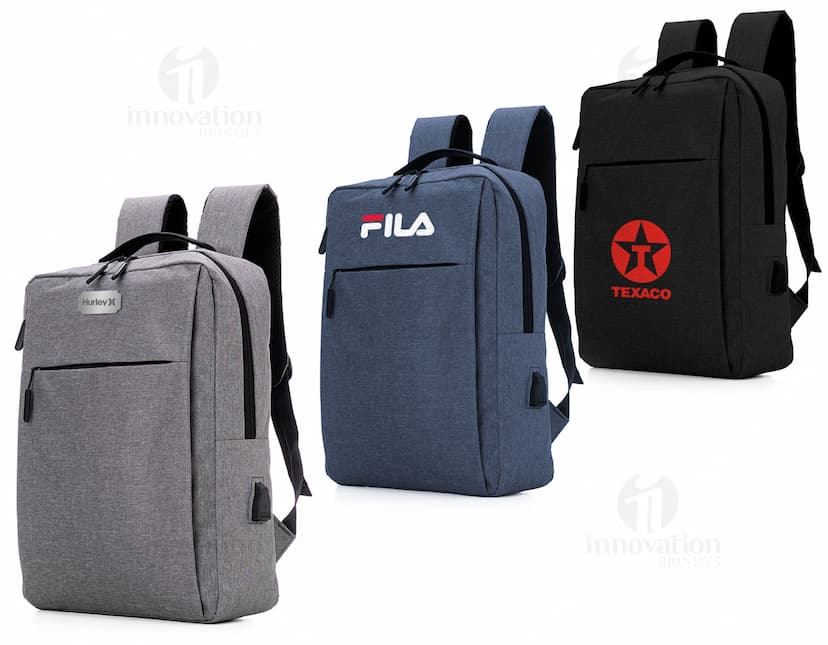 Mochila para notebook preta em couro moderna. Ideal para transportar seu dispositivo eletrônico com segurança e estilo. Feita com material de alta qualidade, possui compartimentos espaçosos e acolchoados. Perfeita para o dia a dia no trabalho ou na faculdade. Garanta já a sua!