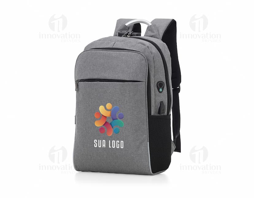 Mochila Vintage para Notebook - Mantenha seu equipamento seguro com estilo retrô. Feita em couro e metal, ideal para fotógrafos e profissionais de negócios.