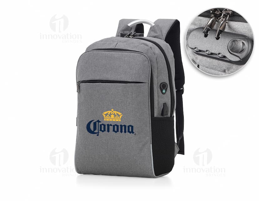 Mochila para notebook vintage em couro preto, estilo clássico e retro. Perfeita para fotógrafos profissionais em viagens de negócios ou lazer. Confortável, espaçosa e com compartimento para equipamentos eletrônicos. Adquira já a sua!