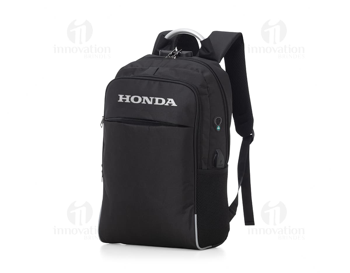 Mochila para notebook vintage em couro preto. Perfeita para profissionais de fotografia e negócios. Estilo clássico com espaço para equipamentos eletrônicos. Confortável e prática para viagens e trabalho. Garanta a sua já!