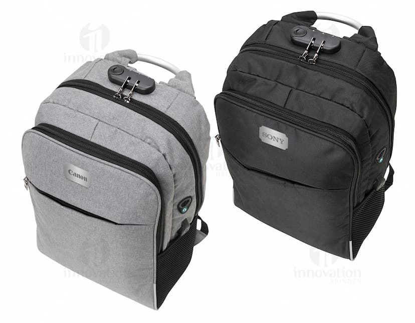 Mochila para notebook vintage em couro preto - Perfeita para fotógrafos profissionais e amantes de tecnologia. Com compartimento acolchoado e estilo retro, ideal para viagens e negócios. Seu equipamento seguro e em grande estilo. Compre já!
