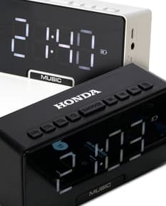 Caixa de som com relógio para um som perfeito a qualquer hora do dia. Equipamento eletrônico moderno, que une tecnologia e design em um único dispositivo. Aumente a qualidade do som e traga mais entretenimento para sua casa ou escritório. Perfeito para quem gosta de música de alta qualidade. Adquira já o seu e aproveite!