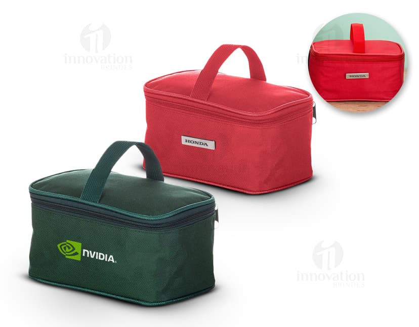 Bolsa térmica de 2,6 litros: Mantenha seus alimentos frescos por mais tempo durante suas viagens e passeios. Feita em material de alta qualidade, ideal para quem busca praticidade e segurança. Aproveite!