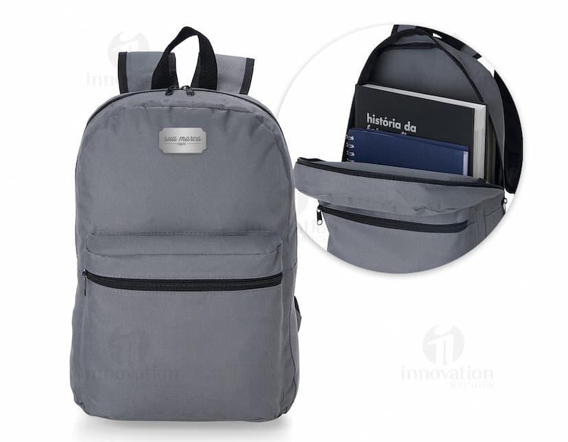 Mochila 17 litros em couro sintético casual para viagens e aventuras. Ideal para levar seus pertences com estilo e praticidade. Com alças resistentes e fecho em zíper, essa mochila é perfeita para suas jornadas. Leve, prática e espaçosa, essa bolsa é perfeita para quem valoriza qualidade e conforto durante a viagem. Garanta já a sua!
