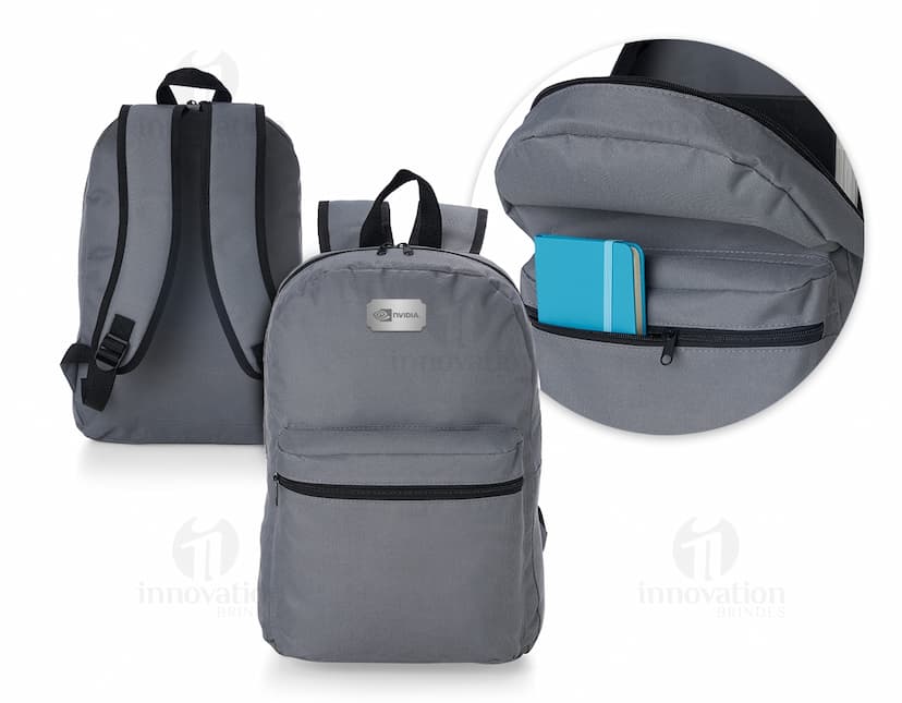 Mochila de 17 litros em couro sintético, perfeita para viagens e aventuras. Com fecho em zíper e alças resistentes, é o acessório ideal para quem busca praticidade e estilo. Leve, espaçosa e versátil, essa mochila é o item indispensável para acompanhar você em suas jornadas. Garanta já a sua!