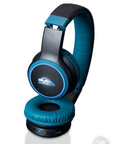 Fone de ouvido Bluetooth com revestimento de couro e luz LED RGB, ideal para ouvir música com alta qualidade de áudio. Tecnologia moderna, design preto com detalhes em metal, possui woofers e tweeters para garantir um som nítido e potente. Perfeito para uso em estúdio, festas ou para entretenimento em geral. Compatível com diversos dispositivos eletrônicos como computador, celular e tablet.