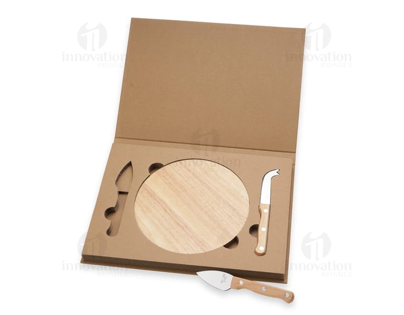 Kit Queijo 3 Peças - Conjunto de utensílios em madeira, aço inox e faca de design retrô. Ideal para servir queijos em tábuas redondas. Perfeito para a sua mesa gourmet. Aproveite!