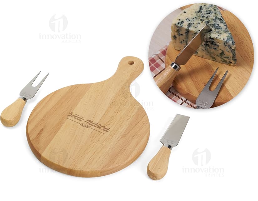 Kit queijo 3 peças em madeira para preparar suas refeições com elegância. Acompanha faca especial para queijos, tábua redonda e utensílio para servir. Ideal para um jantar em família ou ocasiões especiais. Adquira já o seu e tenha um item tradicional e prático na sua cozinha!