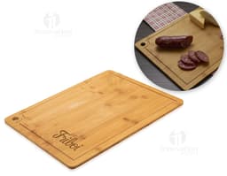 Tábua de corte com canaleta de madeira, perfeita para preparar e servir suas refeições com requinte e praticidade. Ideal para
